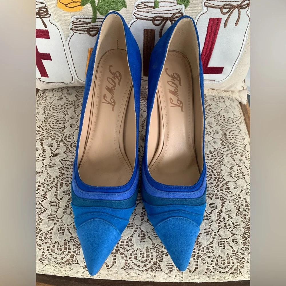 NWOB FOWT BLUE GRADIENT WAVE PATTERN POINTED TOE BLUE/TEAL/PURPLE PUMPS SIZE 9.5 - Picture 12 of 16